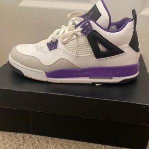 I have a girls air Jordan 4 retro Grade School 7y.